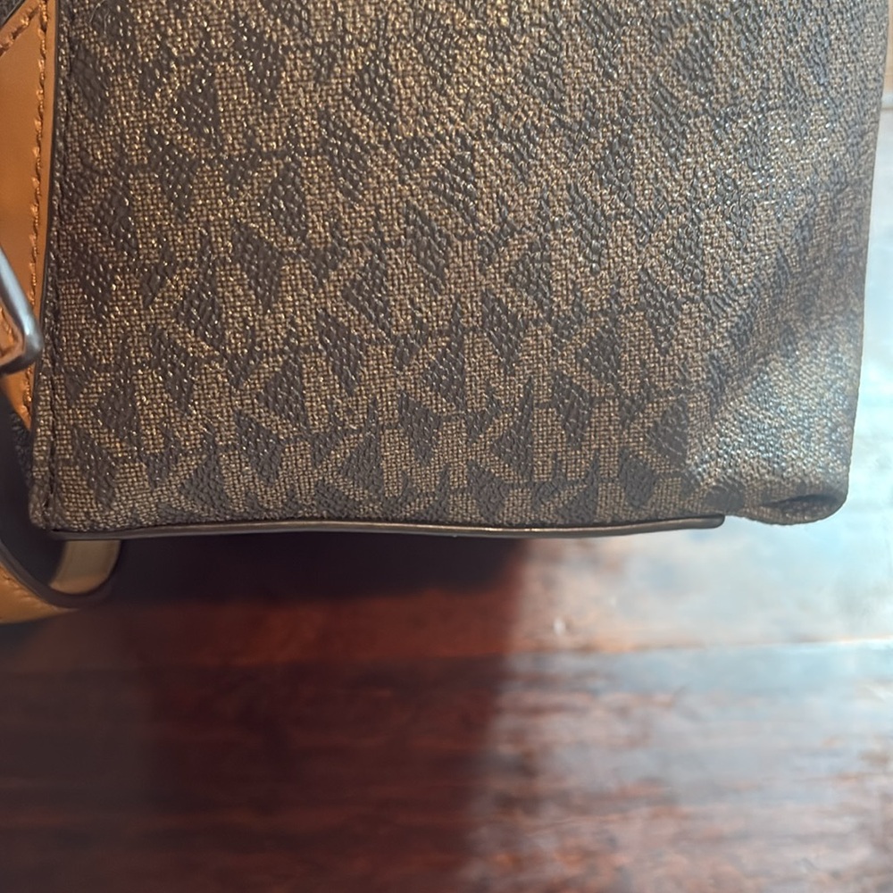 MICHAEL KORS Sheila Signature Backpack - Picture 4 of 13